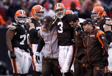 CLEVELAND - NOVEMBER 30:  Derek Anderson #3 of the Cleveland Browns leaves the field in the fourth quarter after being injured while playing the of the Indianapolis Colts on November 30, 2008 at Cleveland Browns Stadium in Cleveland, Ohio. Indianapolis won the game 10-6.  (Photo by Gregory Shamus/Getty Images)