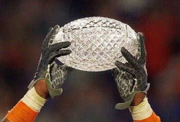 MIAMI - JANUARY 08:  Brandon Spikes #51 of the Florida Gators holds up the winning trophy after the FedEx BCS National Championship Game against the Oklahoma Sooners at Dolphin Stadium on January 8, 2009 in Miami, Florida.  (Photo by Eliot J. Schechter/Getty Images)
