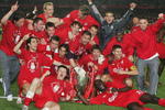 ISTANBUL, TURKEY - MAY 25:  Liverpool players celebrate victory following the European Champions League Final between Liverpool and AC Milan on May 25, 2005 at the Ataturk Olympic Stadium in Istanbul, Turkey.  (Photo by Ben Radford/Getty Images)