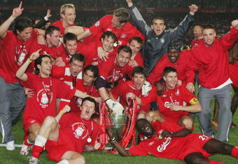 ISTANBUL, TURKEY - MAY 25:  Liverpool players celebrate victory following the European Champions League Final between Liverpool and AC Milan on May 25, 2005 at the Ataturk Olympic Stadium in Istanbul, Turkey.  (Photo by Ben Radford/Getty Images)