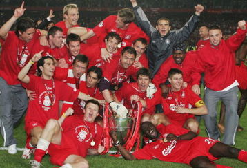 ISTANBUL, TURKEY - MAY 25:  Liverpool players celebrate victory following the European Champions League Final between Liverpool and AC Milan on May 25, 2005 at the Ataturk Olympic Stadium in Istanbul, Turkey.  (Photo by Ben Radford/Getty Images)