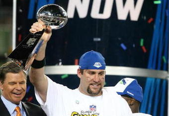 TAMPA, FL - FEBRUARY 01:  Quarterback Ben Roethlisberger #7 of the Pittsburgh Steelers celebrates with the Vince Lombardi trophy after the Steelers won 27-23 against the Arizona Cardinals during Super Bowl XLIII on February 1, 2009 at Raymond James Stadium in Tampa, Florida. (Photo by Al Bello/Getty Images)