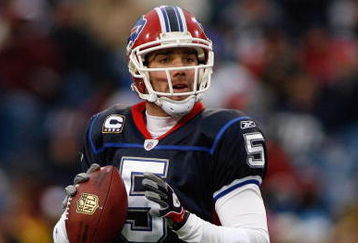 ORCHARD PARK, NY - DECEMBER 28:  Trent Edwards #5 of the Buffalo Bills looks for a receiver during the game against the New England Patriots on December 28, 2008 at Ralph Wilson Stadium in Orchard Park, New York. (Photo by Rick Stewart/Getty Images)