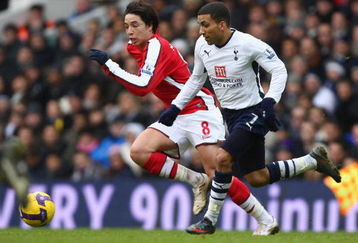 LONDON - FEBRUARY 08:  Aaron Lennon of Tottenham Hotspur is challenged by Samir Nasri of Arsenal during the Barclays Premier League match between Tottenham Hotspur and Arsenal at White Hart Lane on February 8, 2009 in London, England.  (Photo by Mike Hewitt/Getty Images)