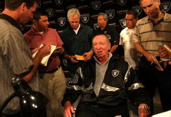 ALAMEDA, CA - SEPTEMBER 30:  Oakland Raiders owner Al Davis speaks during a press conference to announce the firing of head coach Lane Kiffin of the Oakland Raiders at thier training facility on Septemer 30, 2008 in Alameda, California.  (Photo by Jed Jacobsohn/Getty Images)