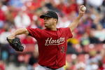 ST. LOUIS, MO - APRIL 12: Starting pitcher Wandy Rodriguez #51 of the Houston Astros throws against the St. Louis Cardinals on April 12, 2009 at Busch Stadium in St. Louis, Missouri.  The Cardinals beat the Astros 3-0.  (Dilip Vishwanat/Getty Images)
