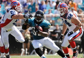 JACKSONVILLE, FL - SEPTEMBER 14:  Maurice Jones-Drew #32 of the Jacksonville Jaguars runs past  Paul Posluszny #51 and Aaron Schobel #94 of the Buffalo Bills at Jacksonville Municipal Stadium on September 14, 2008 in Jacksonville, Florida.  (Photo by Sam Greenwood/Getty Images)