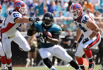 JACKSONVILLE, FL - SEPTEMBER 14:  Maurice Jones-Drew #32 of the Jacksonville Jaguars runs past  Paul Posluszny #51 and Aaron Schobel #94 of the Buffalo Bills at Jacksonville Municipal Stadium on September 14, 2008 in Jacksonville, Florida.  (Photo by Sam Greenwood/Getty Images)