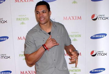 TAMPA, FL - JANUARY 30:  Tony Gonzalez of the Kansas City Chiefs arrives for the Maxim Magazine Super Bowl XLIII party at The Ritz Ybor on January 30, 2009 in Tampa, Florida.  (Photo by Tim Boyles/Getty Images)