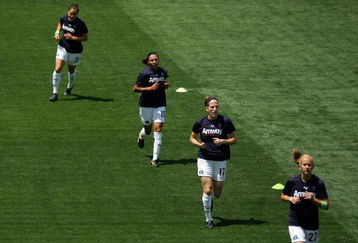 CARSON, CA - APRIL 19:  Kendall Fletcher #2, Marta Vieira da Silva #10, Liz Bogus #17 and Manya Makoski #22 of the Los Angeles Sol warm up prior to the WPS match against FC Gold Pride at The Home Depot Center on April 19, 2009 in Carson, California. The Sol defeated FC Gold Pride 1-0.  (Photo by Victor Decolongon/Getty Images)