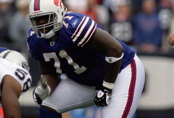 ORCHARD PARK, NY - SEPTEMBER 21:  Jason Peters #71 of the Buffalo Bills blocks during the game against the Oakland Raiders on September 21, 2008 at Ralph Wilson Stadium in Orchard Park, New York. (Photo by Rick Stewart/Getty Images)