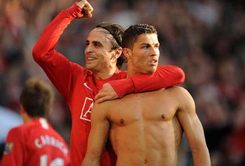 MANCHESTER, ENGLAND - APRIL 25:  Cristiano Ronaldo (R) of Manchester United is congratulated by team mate Dimitar Berbatov after scoring his team's third goal during the Barclays Premier League match between Manchester United and Tottenham Hotspur at Old Trafford on April 25, 2009 in Manchester, England.  (Photo by Shaun Botterill/Getty Images)