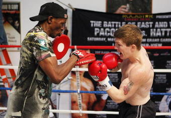 LAS VEGAS - APRIL 16:  Boxer Ricky Hatton, (R) of Great Britain works out at a gym with his trainer Floyd Mayweather Sr. on April 16, 2009 in Las Vegas, Nevada. Hatton will fight boxer Manny Pacquiao of the Philippines on May 2, 2009 at the MGM Grand Garden Arena.  (Photo by Isaac Brekken/Getty Images)