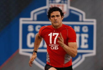 INDIANAPOLIS, IN - FEBRUARY 22:  Quarterback Mark Sanchez of USC runs the 40 yard dash during the NFL Scouting Combine presented by Under Armour at Lucas Oil Stadium on February 22, 2009 in Indianapolis, Indiana. (Photo by Scott Boehm/Getty Images)