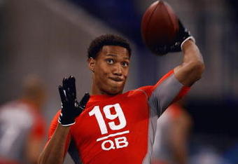 INDIANAPOLIS, IN - FEBRUARY 22:  Quarterback Pat White of West Virginia passes the football during the NFL Scouting Combine presented by Under Armour at Lucas Oil Stadium on February 22, 2009 in Indianapolis, Indiana. (Photo by Scott Boehm/Getty Images)