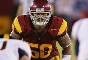LOS ANGELES - NOVEMBER 8:  Rey Maualuga #58 of the USC Trojans lines up against the California Bears on November 8, 2008 at the Los Angeles Memorial Coliseum in Los Angeles, California.  USC won 17-3.  (Photo by Jeff Golden/Getty Images)