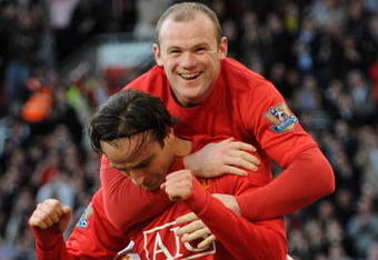 MANCHESTER, ENGLAND - APRIL 25:  Dimitar Berbatov of Manchester United is congratulated by team mate Wayne Rooney after scoring his team's fifth goal during the Barclays Premier League match between Manchester United and Tottenham Hotspur at Old Trafford on April 25, 2009 in Manchester, England.  (Photo by Shaun Botterill/Getty Images)