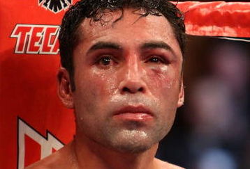 LAS VEGAS - DECEMBER 06:  Oscar De La Hoya looks on from the ring against Manny Pacquiao of the Philippines during their welterweight fight at the MGM Grand Garden Arena December 6, 2008 in Las Vegas, Nevada. Pacquiao defeated De La Hoya by TKO between the eighth and ninth round.  (Photo by Jed Jacobsohn/Getty Images)