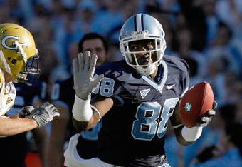 CHAPEL HILL, NC - NOVEMBER 08:  Hakeem Nicks #88 of the North Carolina Tar Heels carries the ball during the game against the Georgia Tech Yellow Jackets at Kenan Stadium on November 8, 2008 in Chapel Hill, North Carolina.  (Photo by Kevin C. Cox/Getty Images)
