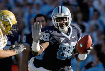 CHAPEL HILL, NC - NOVEMBER 08:  Hakeem Nicks #88 of the North Carolina Tar Heels carries the ball during the game against the Georgia Tech Yellow Jackets at Kenan Stadium on November 8, 2008 in Chapel Hill, North Carolina.  (Photo by Kevin C. Cox/Getty Images)