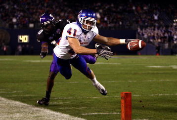 SAN DIEGO, CA - DECEMBER 23:  Runningback Ian Johnson #41 of the Boise State Broncos dives for the endzone pilon against the defense of Cornerback Rafael Priest #10 of TCU during the San Diego County Credit Union Poinsettia Bowl at Qualcomm Stadium on December 23, 2008 in San Diego, California. (Photo by Donald Miralle/Getty Images)