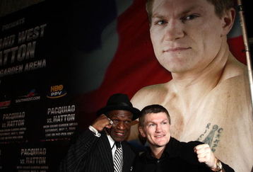 HOLLYWOOD - MARCH 30:  Trainer Floyd Mayweather and professional boxer Ricky Hatton attend 'The Battle of East and West', a promotion for the May 2, 2009 World Junior Welterweight Championship boxing match held at the Roosevelt Hotel on March 30, 2009 in Hollywood, California.  (Photo by Alberto E. Rodriguez/Getty Images)