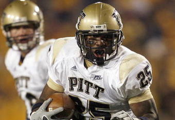 MORGANTOWN, WV - DECEMBER 1: LeSean McCoy #25 of the Pittsburgh Panthers carries the ball during the game against the West Virginia Mountaineers at Milan Puskar Stadium on December 1, 2007 in Morgantown, West Virginia. Pittsburgh defeated West Virginia 13-9. (Photo by Kevin C. Cox/Getty Images)