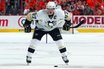 PHILADELPHIA - APRIL 25: Sidney Crosby #87 of the Pittsburgh Penguins waits for a face off against the Philadelphia Flyers during Game Six of the Eastern Conference Quarterfinal Round of the 2009 NHL Stanley Cup Playoffs at the Wachovia Center on April 25, 2009 in Philadelphia, Pennsylvania. (Photo by Jim McIsaac/Getty Images)