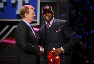 NEW YORK - APRIL 25:  NFL Commissioner Roger Goodell poses with with San Francisco 49ers #10 draft pick Michael Crabtree at Radio City Music Hall for the 2009 NFL Draft on April 25, 2009 in New York City  (Photo by Jeff Zelevansky/Getty Images)