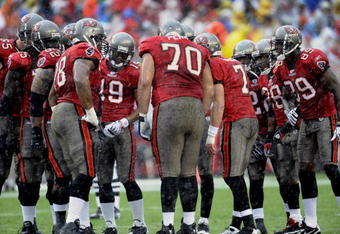 TAMPA, FL - NOVEMBER 30: Quarterback Jeff Garcia #7 of the Tampa Bay Buccaneers huddles the offense in the rain against the New Orleans Saints at Raymond James Stadium on November 30, 2008 in Tampa, Florida.  (Photo by Al Messerschmidt/Getty Images) 