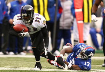 EAST RUTHERFORD, NJ - NOVEMBER 16:  Fabian Washington #31 of the Baltimore Ravens intercepts the ball as Plaxico Burress #17 of The New York Giants misses the tackle during their game on November 16, 2008 at Giants Stadium in East Rutherford, New Jersey.  (Photo by Al Bello/Getty Images)