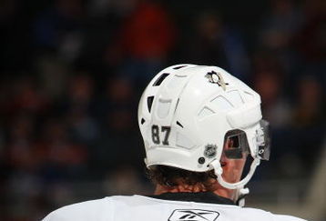 UNIONDALE, NY - NOVEMBER 26: Sidney Crosby #87 of the Pittsburgh Penguins skates against the New York Islanders on November 26, 2008 at the Nassau Coliseum in Uniondale, New York. (Photo by Bruce Bennett/Getty Images)
