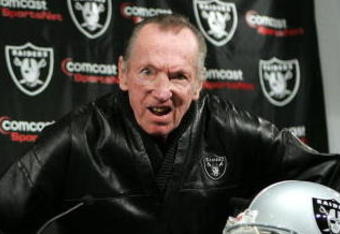 ALAMEDA, CA - JANUARY 23:  Newly hired head coach of the Oakland Raiders, Lane Kiffin (L), smiles as Raiders owner Al Davis reacts to a question during a press conference on January 23, 2007 in Alameda, California. Kiffin, a 31 year-old offensive coordinator from the University of Southern California, was named as the new head coach to replace Art Shell who was fired after going 2-14 for the season.  (Photo by Justin Sullivan/Getty Images)