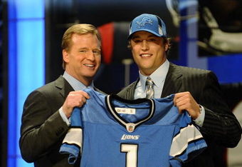 NEW YORK - APRIL 25:  NFL Commissioner Roger Goodell stands with Detroit Lions #1 draft pick Matthew Stafford at  Radio City Music Hall for the 2009 NFL Draft on April 25, 2009 in New York City  (Photo by Jeff Zelevansky/Getty Images)