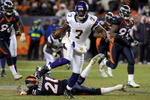 DENVER - DECEMBER 30:  Quarterback Tarvaris Jackson #7 of the Minnesota Vikings breaks loose for a long run in the fourth quarter of the football game against the Denver Broncos at Invesco Field at Mile High December 30, 2007 in Denver, Colorado.  (Photo by Steve Dykes/Getty Images)