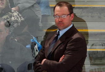 UNIONDALE, NY - FEBRUARY 16:  Interim head coach Dan Bylsma of the Pittsburgh Penguins looks on as his team plays against the New York Islanders on February 16, 2009 at Nassau Coliseum in Uniondale, New York.  (Photo by Jim McIsaac/Getty Images)