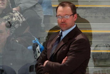 UNIONDALE, NY - FEBRUARY 16:  Interim head coach Dan Bylsma of the Pittsburgh Penguins looks on as his team plays against the New York Islanders on February 16, 2009 at Nassau Coliseum in Uniondale, New York.  (Photo by Jim McIsaac/Getty Images)