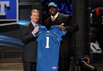 NEW YORK - APRIL 25:  NFL Commissioner Roger Goodell poses with with Jacksonville Jaguars #8 draft pick Eugene Monroe at Radio City Music Hall for the 2009 NFL Draft on April 25, 2009 in New York City  (Photo by Jeff Zelevansky/Getty Images)
