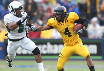 BERKELEY, CA - NOVEMBER 01:  Jahvid Best #4 of the California Golden Bears runs with the ball against T.J. Ward #2 of the Oregon Ducks during an NCAA football game on November 1, 2008 at Memorial Stadium in Berkeley, California.  (Photo by Jed Jacobsohn/Getty Images)