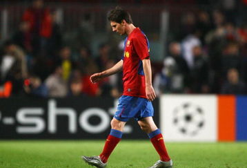 BARCELONA, SPAIN - APRIL 28: Lionel Messi of Barcelona walks off after the UEFA Champions League Semi Final First Leg match between Barcelona and Chelsea at the Nou Camp Stadium on April 28, 2009 in Barcelona, Spain.  (Photo by Alex Livesey/Getty Images)