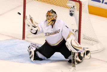 SAN JOSE, CA - APRIL 19:  Jonas Hiller #1 of the Anaheim Ducks makes a save against  the San Jose Sharks during Game Two of the Western Conference Quarterfinals of the 2009 Stanley Cup Playoffs on April 19, 2009 at HP Pavilion in San Jose, California.  (Photo by Jed Jacobsohn/Getty Images)