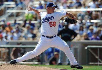 GLENDALE, AZ - MARCH 07:  Chad Billingsley #58 of the Los Angeles Dodgers pitches during a Spring Training game against the Seattle Mariners at Camelback Ranch on March 7, 2009 in Glendale, Arizona.  (Photo by Lisa Blumenfeld/Getty Images)