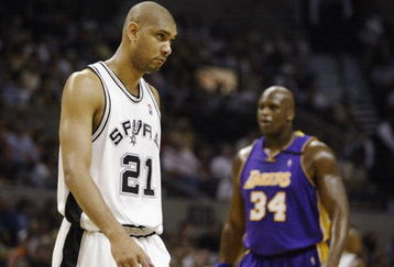 SAN ANTONIO - MAY 5:  Tim Duncan #21 of the San Antonio Spurs and Shaquille O'Neal #34 of the Los Angeles Lakers in game one of their Western Conference Semifinals during the 2003 NBA Playoffs on May 5, 2003 at the SBC Center in San Antonio, Texas.  The Spurs won 87-85.  NOTE TO USER:  User expressly acknowledges and agrees that, by downloading and/or using this Photograph, User is consenting to the terms and conditions of the Getty Images License Agreement. (Photo by Brian Bahr/Getty Images)
