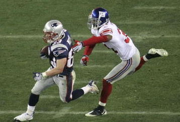 GLENDALE, AZ - FEBRUARY 03:  Wes Welker #83 of the New England Patriots runs for a first down on a 19-yard reception against Aaron Ross #31 of the New York Giants during Super Bowl XLII on February 3, 2008 at the University of Phoenix Stadium in Glendale, Arizona. The Giants won 17-14. (Photo by Doug Pensinger/Getty Images)