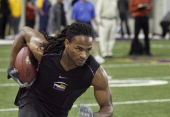 Large_17lsufoot01_crop_340x234