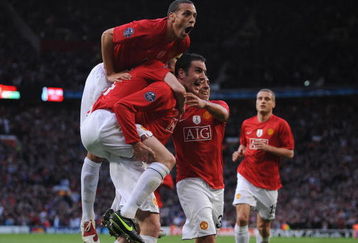 MANCHESTER, ENGLAND - APRIL 29:  John O' Shea of Manchester United celebrates with his team mates after scoring the opening goal during the UEFA Champions League Semi Final First Leg match between Manchester United and Arsenal at Old Trafford on April 29, 2009 in Manchester, England.  (Photo by Shaun Botterill/Getty Images)