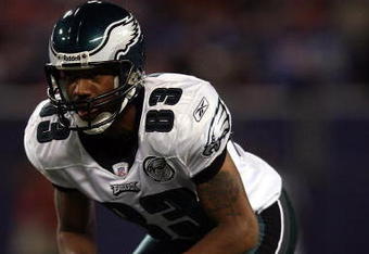 EAST RUTHERFORD, NJ - SEPTEMBER 30:  Greg Lewis #83 of the Philadelphia Eagles looks on against the New York Giants at Giants Stadium on September 30, 2007 in East Rutherford, New Jersey.  (Photo by Nick Laham/Getty Images)