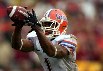 TALLAHASSEE, FL - NOVEMBER 29:  Receiver Percy Harvin #1 of the Florida Gators takes a direct snap and runs for a touchdown  against the Florida State Seminoles at Bobby Bowden Field at Doak Campbell Stadium on November 29, 2008 in Tallahassee, Florida.  The Gators defeated the Seminoles 45-15.  (Photo by Marc Serota/Getty Images)