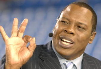 ESPN commentator Tom Jackson on the set before  the Carolina Panthers host the Tampa Bay Buccaneers on  Monday Night Football Nov. 13, 2006 in Charlotte, North Carolina.  (Photo by Al Messerschmidt/Getty Images)