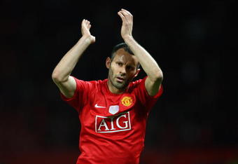 MANCHESTER, UNITED KINGDOM - APRIL 29:   Ryan Giggs of Manchester United applauds the fans at the end of the UEFA Champions League Semi Final First Leg match between Manchester United and Arsenal at Old Trafford on April 29, 2009 in Manchester, England. (Photo by Clive Brunskill/Getty Images)